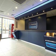 Отель Travelodge London Stratford интерьер отеля