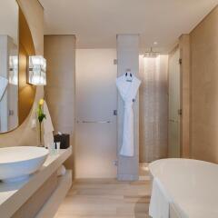 Отель Al Bandar Arjaan by Rotana 4* Апартаменты Премиум с различными типами кроватей фото 3