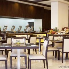 Movenpick Hotel Apartments Al Mamzar Dubai питание