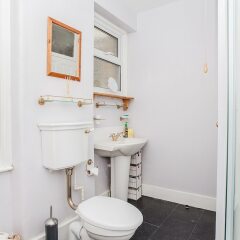 Апартаменты Beautiful 2 Bedroom Garden Apartment ванная