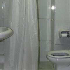 Отель Golden Beach Motel ОАЭ, Шарджа - 1 отзыв об отеле, цены и фото номеров - забронировать отель Golden Beach Motel онлайн ванная фото 2