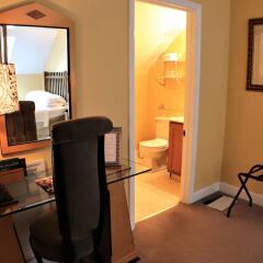 Отель 50 Lincoln Short North Bed and Breakfast удобства в номере