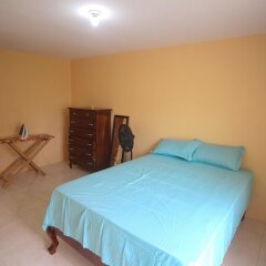Отель Belaire Vacation Home комната для гостей