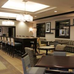 Отель Hampton Inn by Hilton Toronto Airport Corporate Centre Канада, Торонто - отзывы, цены и фото номеров - забронировать отель Hampton Inn by Hilton Toronto Airport Corporate Centre онлайн гостиничный бар