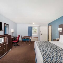 Days Inn by Wyndham Austin/University/Downtown in Austin, United States of America from 128$, photos, reviews - zenhotels.com guestroom photo 2