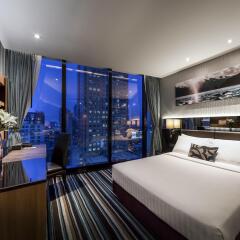 Отель The Continent Bangkok by Compass Hospitality 4* Улучшенный номер с различными типами кроватей фото 21