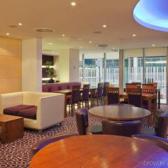 Отель Holiday Inn Express London-Swiss Cottage гостиничный бар
