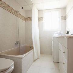 Отель Apartamentos Priorat ванная