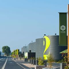 Hotel Kyriad Le Bourget Centre-Parc des Expositions парковка