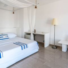 Port Alacati Hotel Чешме сейф в номере