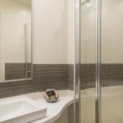 Отель Hôtel Le Beaugency Франция, Париж - 8 отзывов об отеле, цены и фото номеров - забронировать отель Hôtel Le Beaugency онлайн ванная