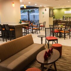 Отель Holiday Inn Express Guadalajara Aeropuerto питание фото 2