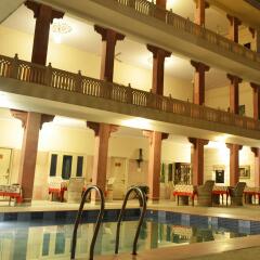 Suryaa Villa - A City Centre Hotel бассейн