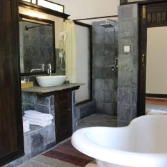 Отель The Begnas Lake Resort & Villas Непал, Лехнат - отзывы, цены и фото номеров - забронировать отель The Begnas Lake Resort & Villas онлайн ванная фото 2