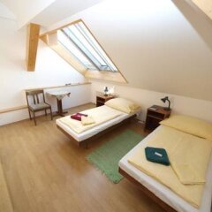 Отель Church Pension Praha - Husuv Dum сейф в номере
