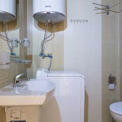 Апартаменты Two Bedroom Apartment with Kitchen ванная