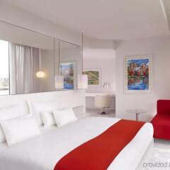 Отель art'otel cologne, by Park Plaza Германия, Кёльн - 4 отзыва об отеле, цены и фото номеров - забронировать отель art'otel cologne, by Park Plaza онлайн комната для гостей фото 2