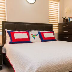 Отель Eight 11 by Pro Homes Jamaica комната для гостей