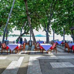 Отель First Bungalow Beach Resort питание