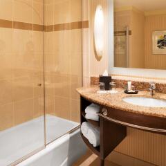 Отель Sheraton Bloomington Блумингтон ванная фото 2