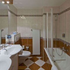 Отель Swiss Alpine Hotel Allalin Швейцария, Церматт - отзывы, цены и фото номеров - забронировать отель Swiss Alpine Hotel Allalin онлайн ванная фото 2
