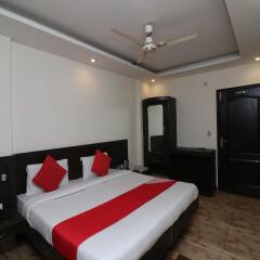 OYO 27823 Hotel Sahib комната для гостей