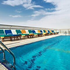 Отель Four Points By Sheraton Sheikh Zayed Road ОАЭ, Дубай - 1 отзыв об отеле, цены и фото номеров - забронировать отель Four Points By Sheraton Sheikh Zayed Road онлайн бассейн фото 2