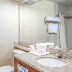 Отель Ramada by Wyndham Chatsworth США, Лос-Анджелес - отзывы, цены и фото номеров - забронировать отель Ramada by Wyndham Chatsworth онлайн ванная фото 2