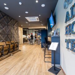 Отель Airhostel Barcelona Aeropuerto Испания, Эль-Прат-де-Льобрегат - 1 отзыв об отеле, цены и фото номеров - забронировать отель Airhostel Barcelona Aeropuerto онлайн гостиничный бар