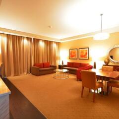 Отель Al Ghurair Rayhaan by Rotana Номер категории Премиум с 2 отдельными кроватями фото 5