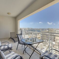 Отель Luxury Apartment inc Pool & Views Мальта, Слима - отзывы, цены и фото номеров - забронировать отель Luxury Apartment inc Pool & Views онлайн балкон