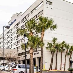 Отель Comfort Inn Downtown Charleston парковка