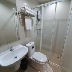 Отель Green Bells Residence New Petchburi Бангкок фото 4