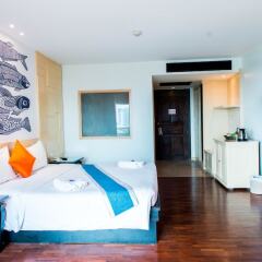 Отель Sea Breeze Jomtien Resort комната для гостей фото 9