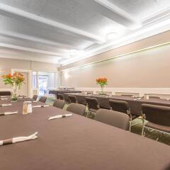 Отель Quality Inn Downtown Inner Harbour Канада, Виктория - отзывы, цены и фото номеров - забронировать отель Quality Inn Downtown Inner Harbour онлайн помещение для мероприятий