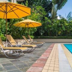 Отель Le Grove Serviced Residences бассейн
