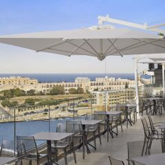 Отель Holiday Inn Express Malta Мальта, Сан Джулианс - отзывы, цены и фото номеров - забронировать отель Holiday Inn Express Malta онлайн бассейн