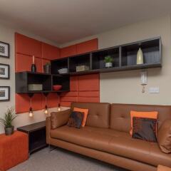 Отель Lovely 2 Bed Flat - Airport/piccadilly Friendly комната для гостей фото 2