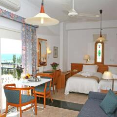Отель Chrielka Hotel Apartments Кипр, Лимассол - отзывы, цены и фото номеров - забронировать отель Chrielka Hotel Apartments онлайн комната для гостей фото 4