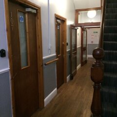 Отель Queens Guesthouse Manchester интерьер отеля