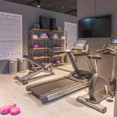 Отель Moxy Munich Messe Ашхайм фитнесс-зал фото 4