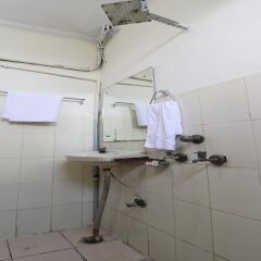 Отель OYO 48484 N H Plaza Lodge & Farm House Индия, Буландшар - отзывы, цены и фото номеров - забронировать отель OYO 48484 N H Plaza Lodge & Farm House онлайн ванная