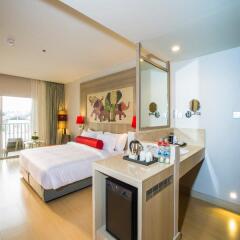 Отель Ramada by Wyndham Phuket Deevana Patong Стандартный номер с различными типами кроватей