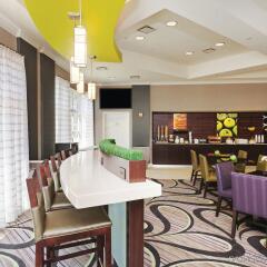 Отель La Quinta Inn & Suites Dallas North Central гостиничный бар
