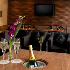 Отель DoubleTree by Hilton London Victoria гостиничный бар