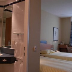 Отель Holiday Inn Express Antwerp City-North Бельгия, Антверпен - 3 отзыва об отеле, цены и фото номеров - забронировать отель Holiday Inn Express Antwerp City-North онлайн ванная фото 2