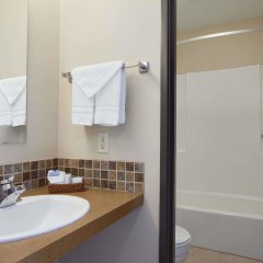 Travelodge by Wyndham Motel of St Cloud in St. Cloud, United States of America from 87$, photos, reviews - zenhotels.com bathroom photo 3
