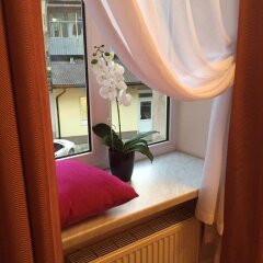Lviv Euro hostel сейф в номере