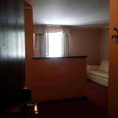 Апартаменты Mala Strana Apartments сейф в номере