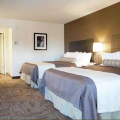 Отель Best Western Yuba City Inn сейф в номере